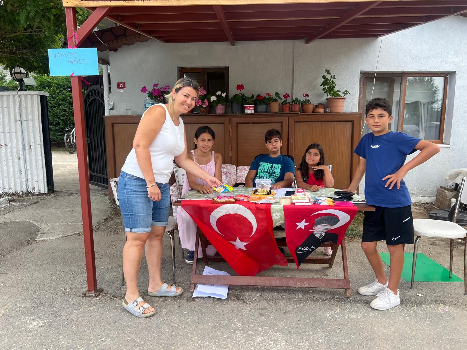 Minik Yüreklerden Üniversite Öğrencilerine Anlamlı Destek