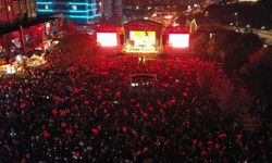 Ataşehir'de Cumhuriyet Bayramı Fener Alayı ve Sertap Erener Konseriyle Sona Erdi