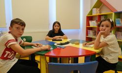 Ataşehirli üç kardeş, kütüphanede geleceklerini planlıyor