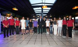 YKS ve LGS'de başarılı olan öğrenciler, Başkan Adıgüzel ile yemekte buluştu