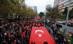 Ataşehir’de Cumhuriyet coşkusu fener alayıyla taçlandı