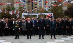 Ataşehir’de Cumhuriyet Bayramı kutlamaları çelenk sunma töreniyle başladı