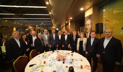 AK PARTİ, ATAŞEHİRLİ MUHTARLARI AĞIRLADI