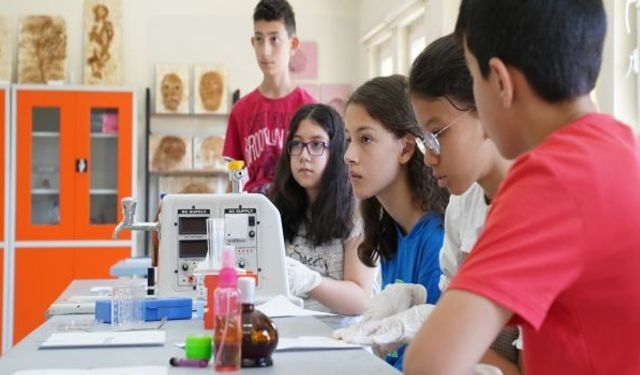 Öğrenciler, Yaz Okulu ile Hem Eğleniyor Hemde Öğreniyor
