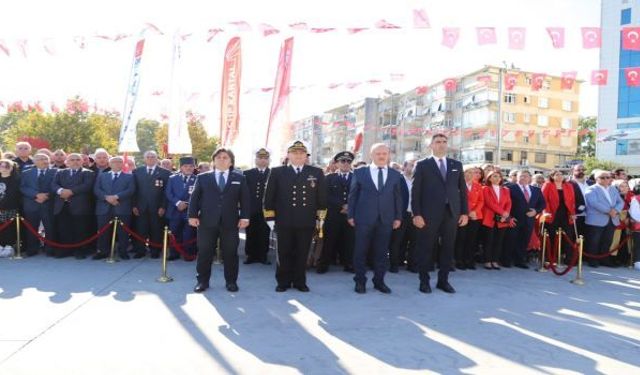 Kartal’da Cumhuriyet Bayramı Dolayısıyla Çelenk Töreni Gerçekleştirildi