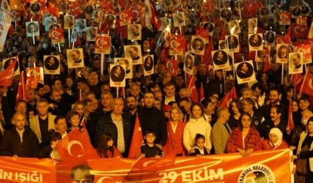 Yeni Yüzyıla Bir Kala Kartal’da Cumhuriyet Coşkusu