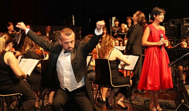 Gençlik Orkestrası ve Aydilge Konseriyle Ataşehir Cumhuriyetin 100.Yılını Kutladı