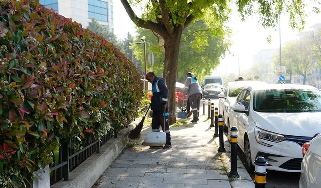 Ataşehir'de bahar temizlikleri hız kesmeden devam ediyor
