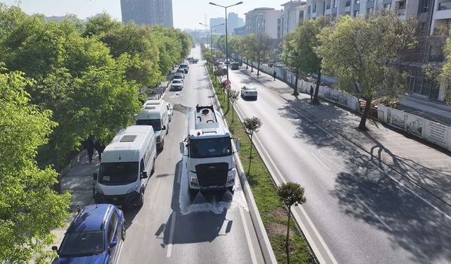 Ataşehir'de bahar temizlikleri hız kesmeden devam ediyor