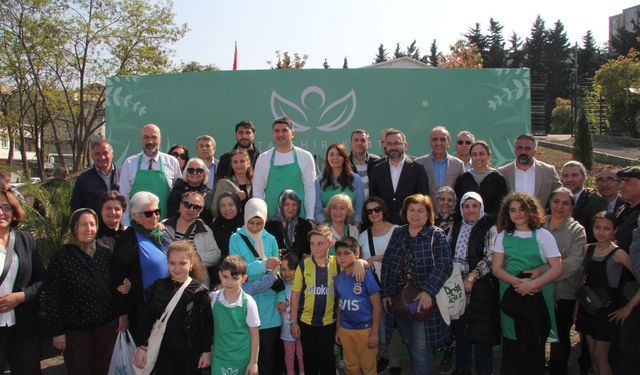 Ataşehir yeni bostanına kavuştu: Bostan açılışında toprak ve demokrasi vurgusu!