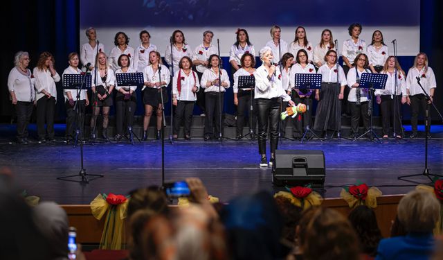 Ataşehir'de anneler gününe anlamlı kutlama