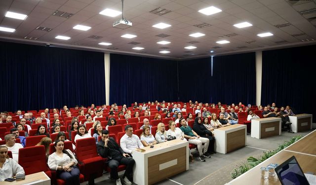 Ataşehir'de belediye personeline etik eğitimi verildi