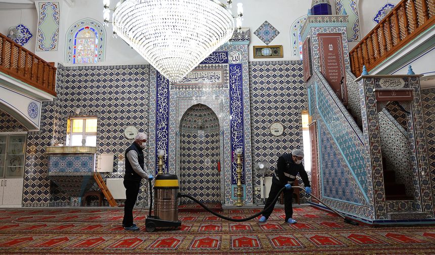 Ataşehir'de camilerde ramazan temizliği ve fırınlarda ise denetimler sürüyor