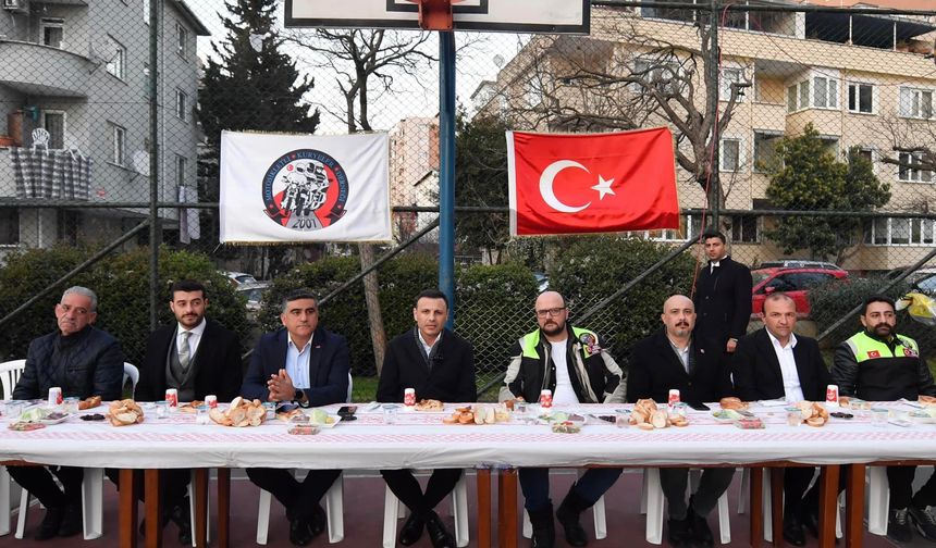 CHP İstanbul İl Başkanı Özgür Çelik, Ataşehir'de Motosikletli Kuryeler Derneği'nin iftarına katıldı