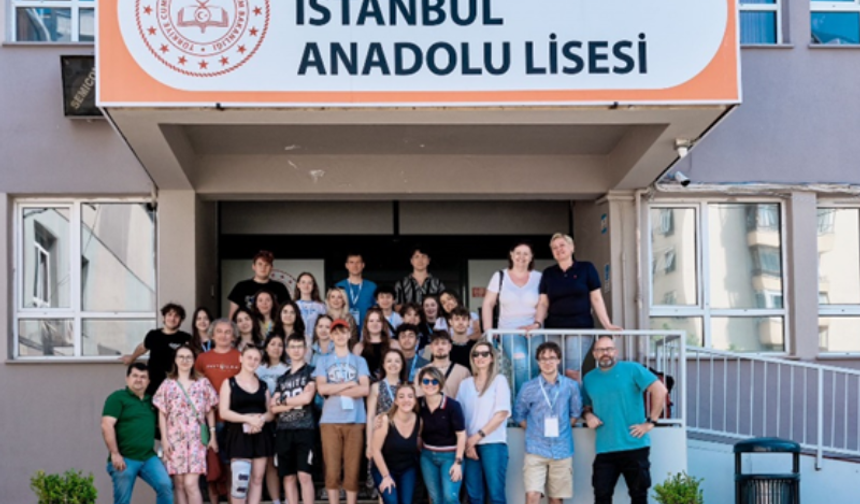 İstanbul Anadolu Lisesi, City İn Photo projesini başarıyla tamamladı