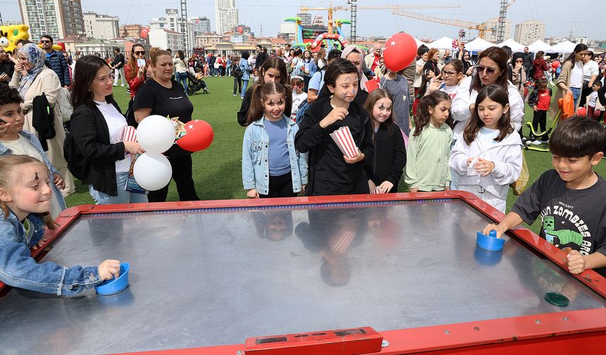 Ataşehir'de çocuklar bayramını doya doya yaşadı