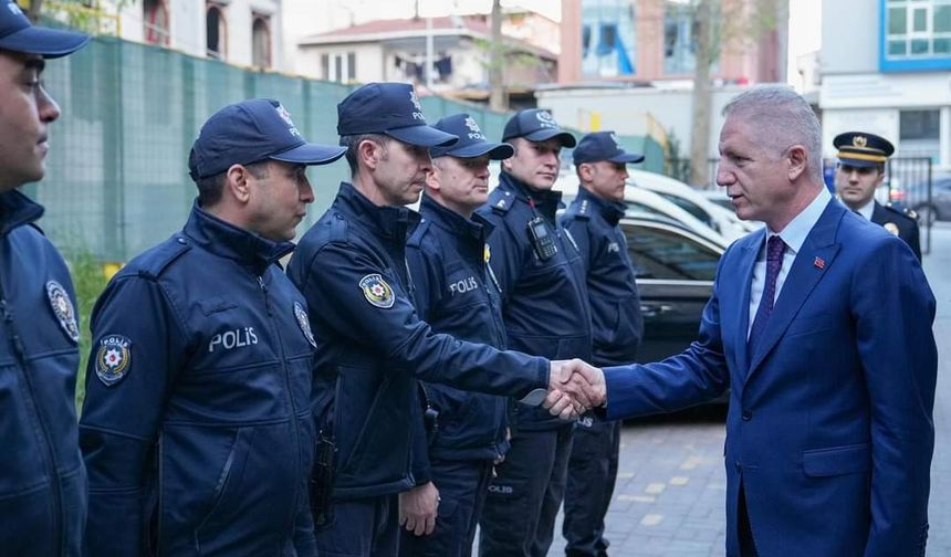 Vali Davut Gül, İçerenköy'de Polis Karakolunu Ziyaret Etti