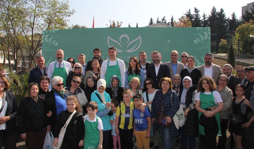 Ataşehir yeni bostanına kavuştu: Bostan açılışında toprak ve demokrasi vurgusu!