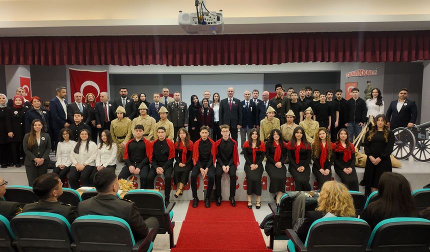 ATAŞEHİRLİ ÖĞRENCİLERDEN DUYGU DOLU 18 MART PROGRAMI