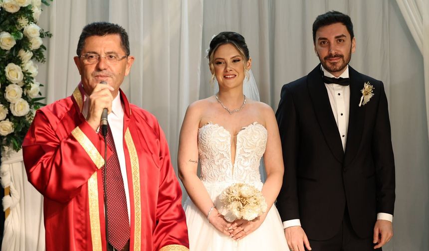 EMRE AKÇAY İLE MİRAÇ SELÇUK ÇİFTİ DÜNYAEVİNE GİRDİ