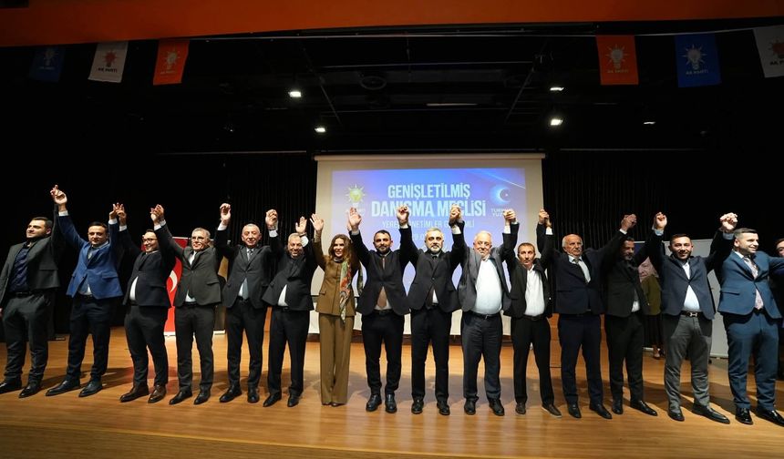 Ataşehir Belediye Meclisi'nde toplu istifa: 6 Meclis üyesi AK Parti'ye katıldı