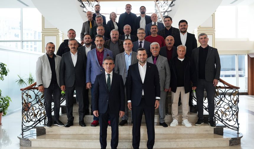 Ataşehir Trabzonlular Derneği’nden Serdar Orhan’a tebrik ziyareti