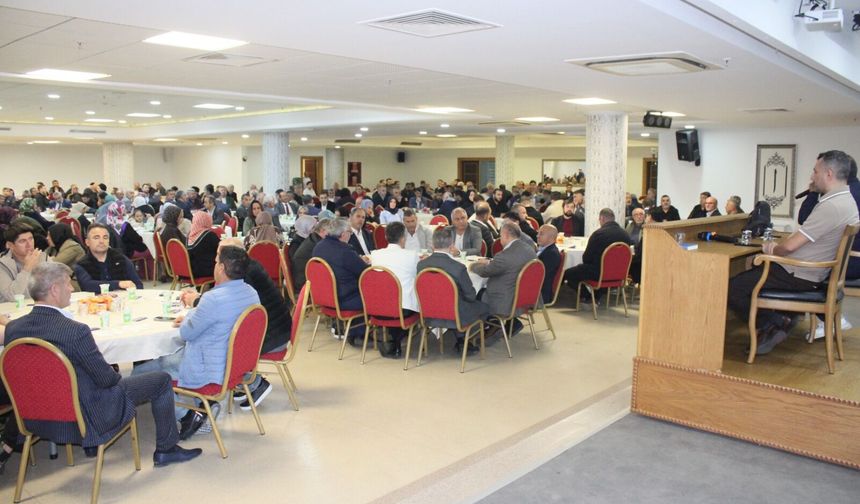 Ataşehir siyasetinin tanınmış isimlerinden Ahmet Gök'ün annesi Emine Gök için Ataşehir’de mevlid programı düzenlendi