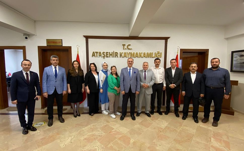 Ataşehir Kaymakamı Bekir Dınkırcı, Kaymakamlık Personeli ve Kurum Amirleri ile Bayramlaştı